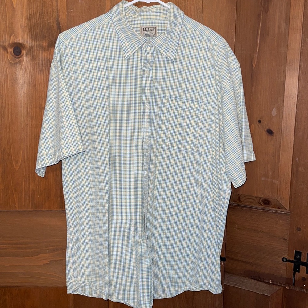 LL Bean seersucker short sleeve button down M’s Large